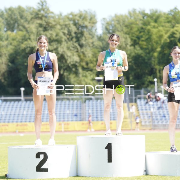 Siegerehrung mit Heinz Magdalena auf Platz 3 im Stadion Oberwerth Koblenz