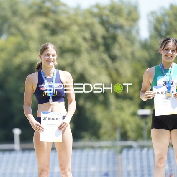 Siegerehrung mit Urkunde und Medaille im Stadion Oberwerth Koblenz