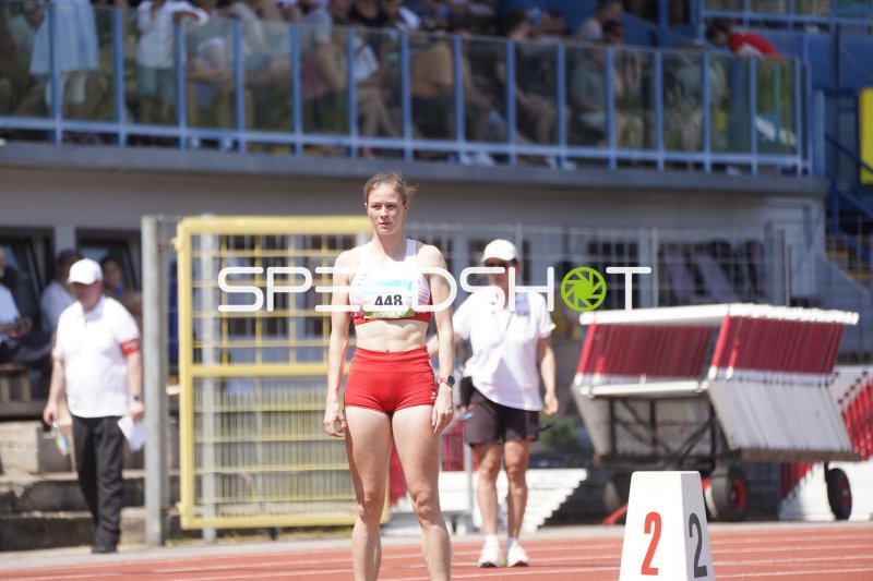 Kauer Miriam (448) auf der Tartanbahn im Stadion Oberwerth Koblenz