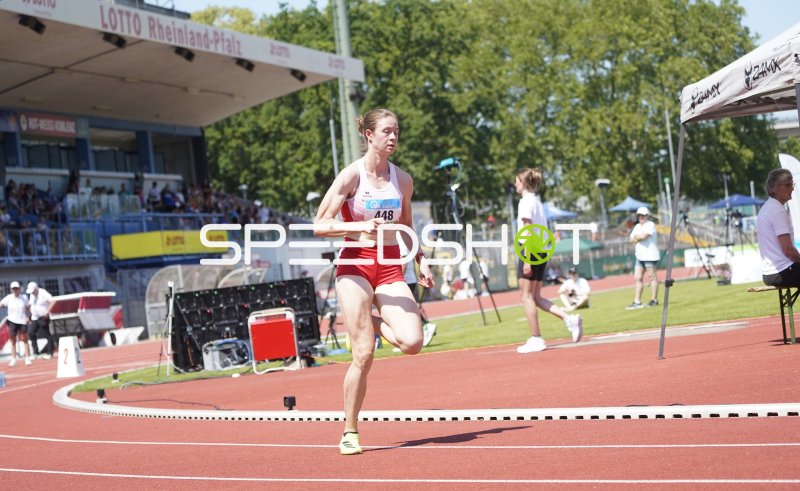 Kauer Miriam (448) im Sprint auf der Laufbahn im Stadion Oberwerth