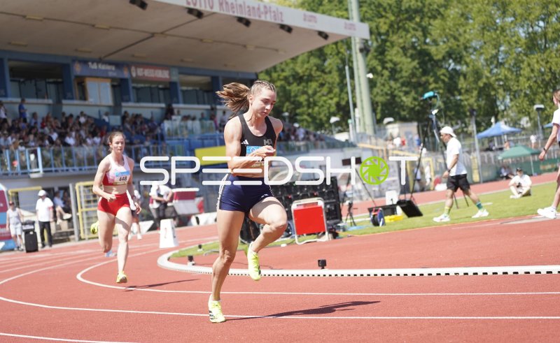 Sprintduell im Stadion Oberwerth Koblenz – Kauer Miriam (448) in Verfolgung