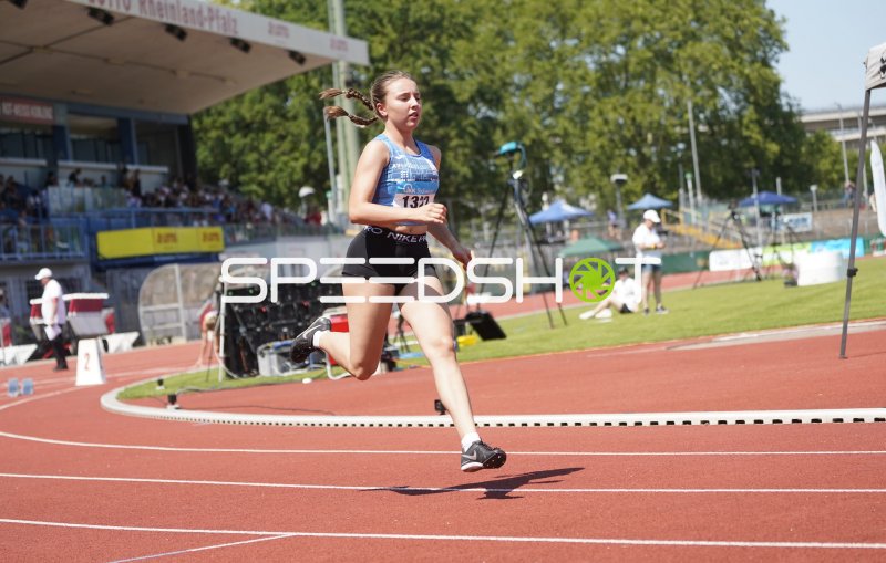 Sewell Mia (1322) beim Lauf im Stadion Oberwerth Koblenz