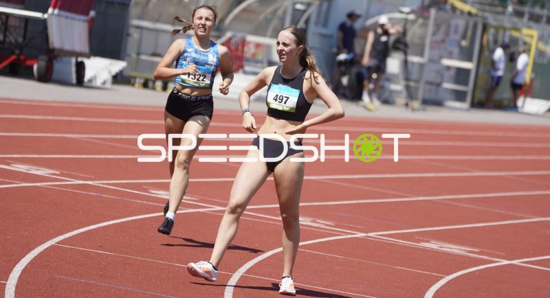 Jenning Sara (497) und Sewell Mia (1322) im Laufwettbewerb in Koblenz