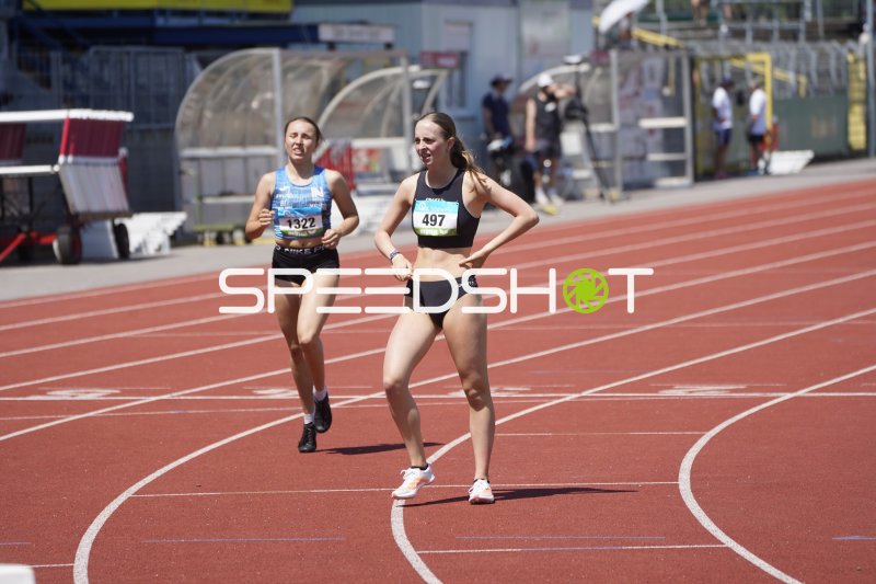 Jenning Sara (497) und Sewell Mia (1322) im Laufwettbewerb in Koblenz