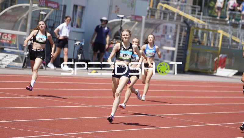Frick Amelie (293) führt das Sprint-Feld im Stadion Oberwerth an