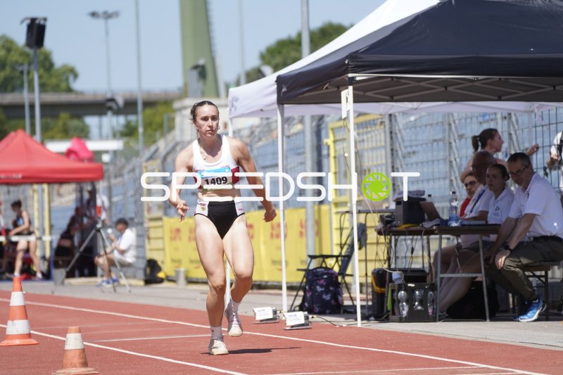 Schwarz Alia (1409) beim Sprint im Stadion Oberwerth Koblenz