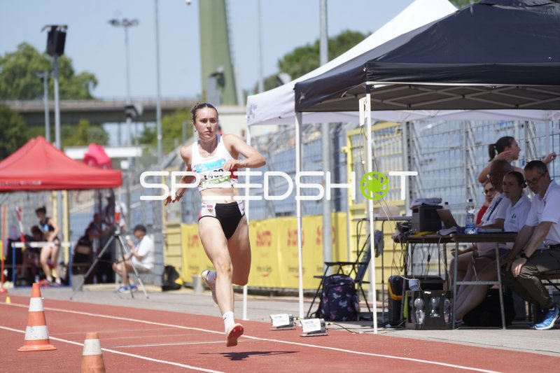 Schwarz Alia (1409) beim Sprint im Stadion Oberwerth Koblenz