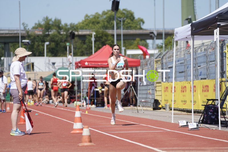 Haase Mia-Sophie (1404) beim Lauf im Stadion Oberwerth Koblenz
