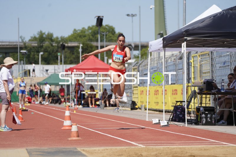 Böller Chiara (316) beim Weitsprung im Stadion Oberwerth Koblenz