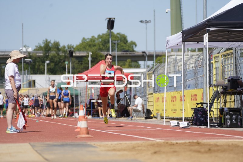 Hebding Teixeira Caroline (28) beim Anlauf im Weitsprung im Stadion Oberwerth Koblenz