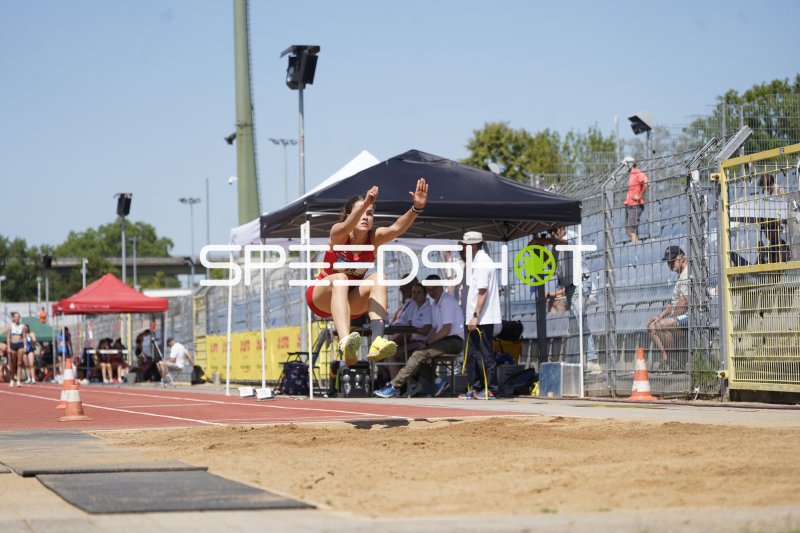 Hebding Teixeira Caroline (28) beim Weitsprung im Stadion Oberwerth Koblenz