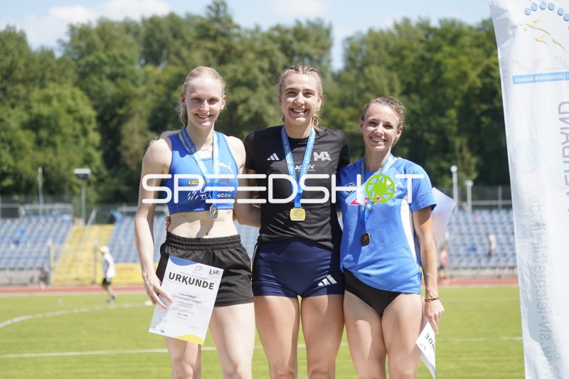 Siegerehrung im Stadion Oberwerth: Herrfurth Luisa (1424), Siegerin und Böhm Melanie (1373)