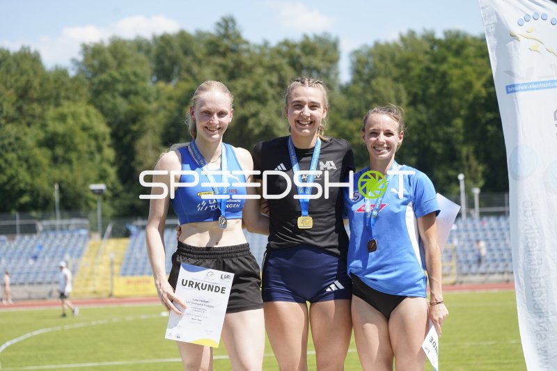 Siegerehrung mit Herrfurth Luisa (1424), Böhm Melanie (1373) und weiterer Athletin in Koblenz