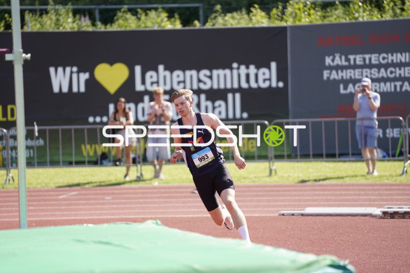 Petri Lennart (993) beim Anlauf im Stadion Oberwerth Koblenz