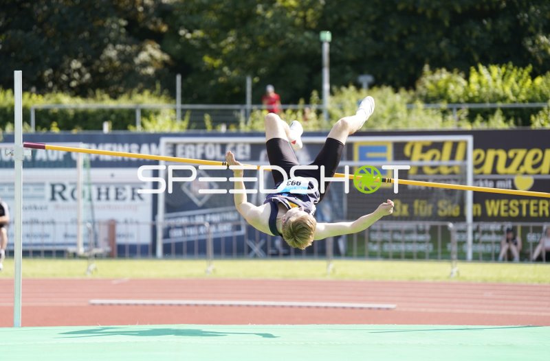 Petri Lennart (993) beim Hochsprung im Fosbury-Flop über die Latte
