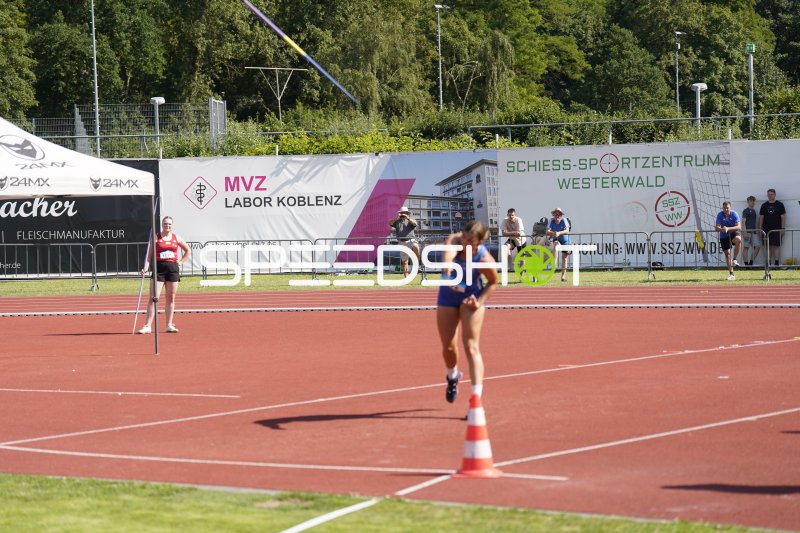 Sprinterin im Anlauf beim Leichtathletik-Meeting in Koblenz