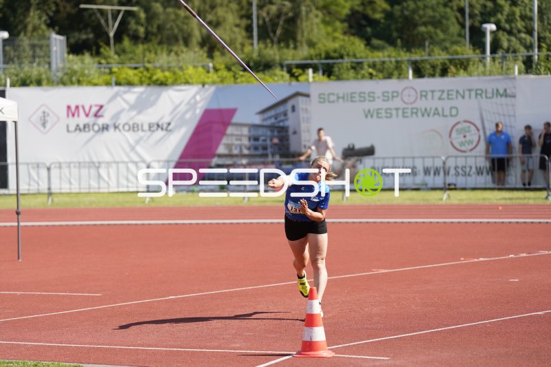 Lampe Penelope (13) beim Speerwurf im Stadion Oberwerth Koblenz