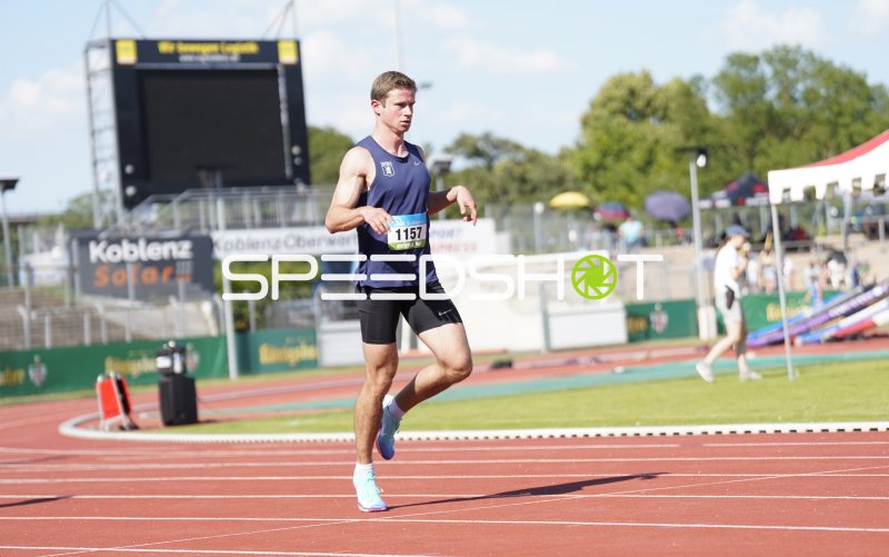 Mark Kilian (1157) beim Lauf im Stadion Oberwerth Koblenz