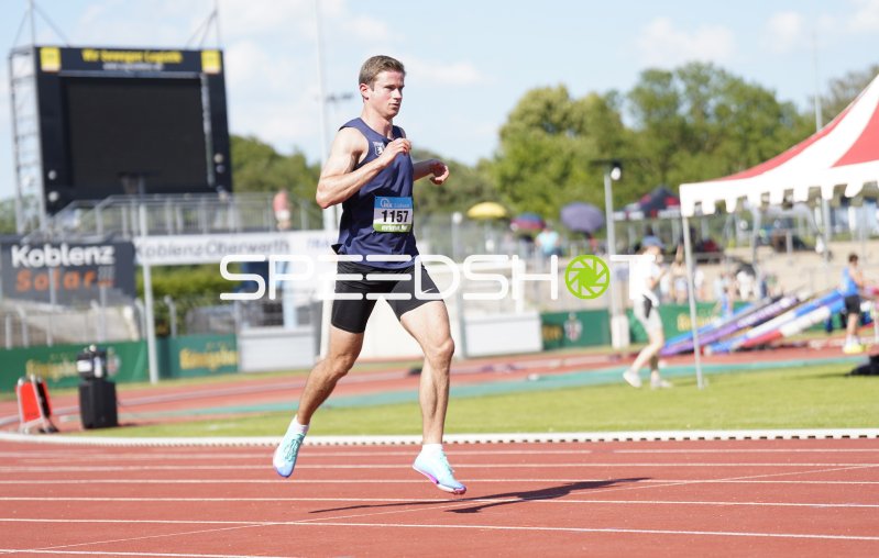 Mark Kilian (1157) beim Sprint im Stadion Oberwerth Koblenz