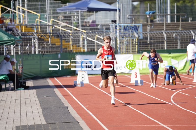 Noah HEIL (91) führt das Feld beim Sprint in Koblenz an