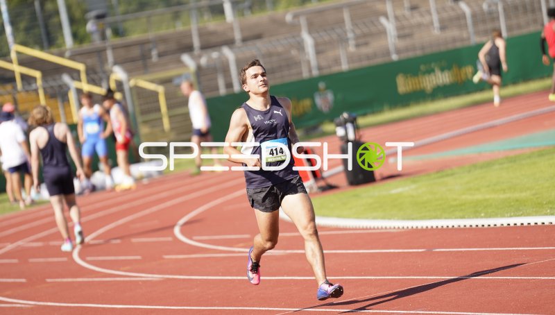 Olbert Fabian (414) beim Lauf im Stadion Oberwerth Koblenz