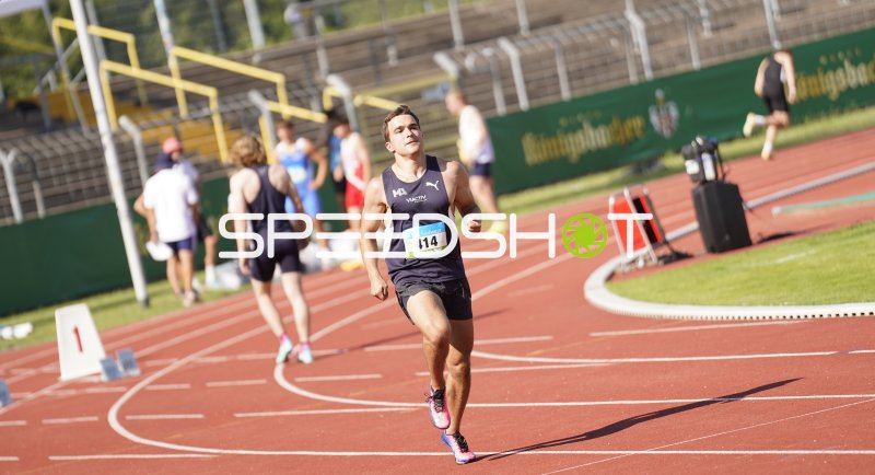 Olbert Fabian (414) im Laufwettbewerb im Stadion Oberwerth Koblenz