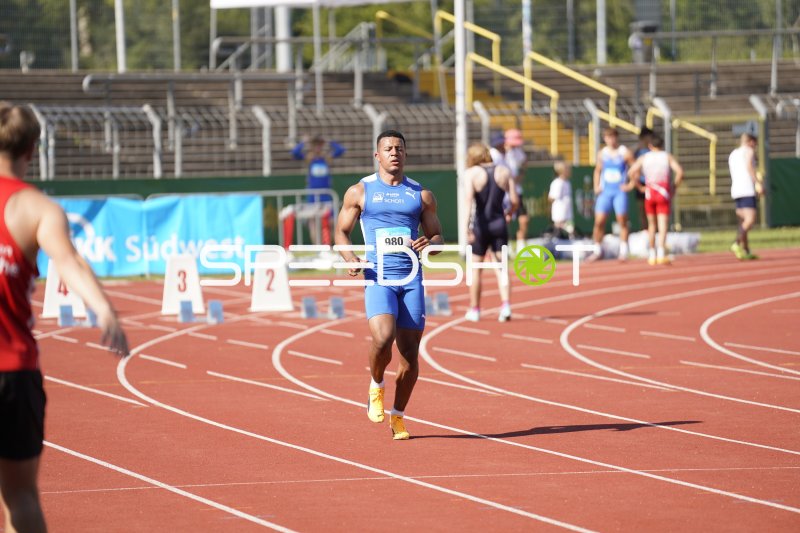 Salakiaku Lionel (980) beim Sprint im Stadion Oberwerth Koblenz