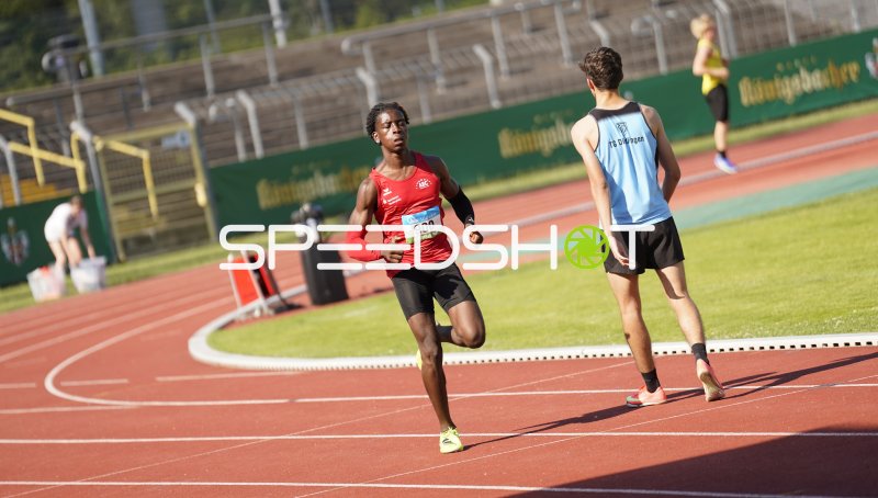 Njikam Sidwell (900) beim Sprint im Stadion Oberwerth in Koblenz