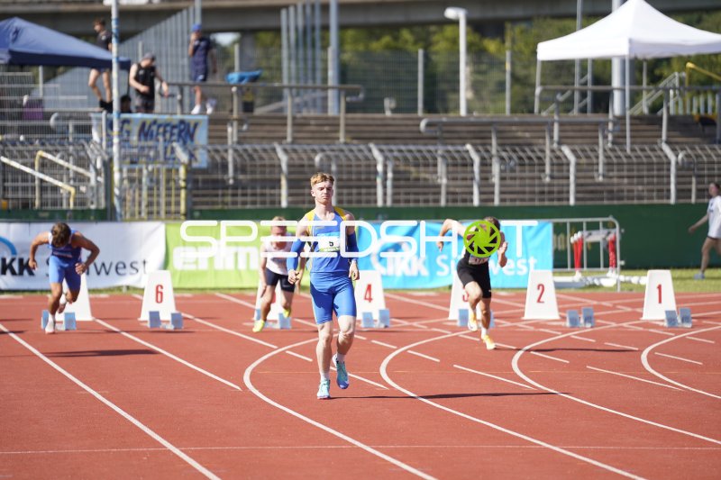 Nees Louis (5) im Sprint auf der Tartanbahn in Koblenz