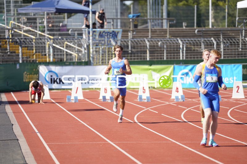 Risch Simon (370) und weitere Läufer beim Sprint im Stadion Oberwerth Koblenz