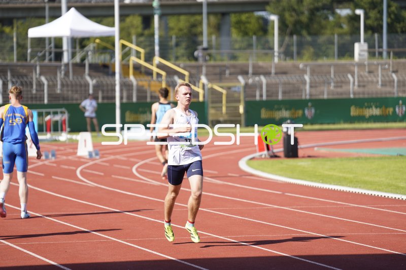 Risch Simon (370) beim Lauf im Stadion Oberwerth Koblenz
