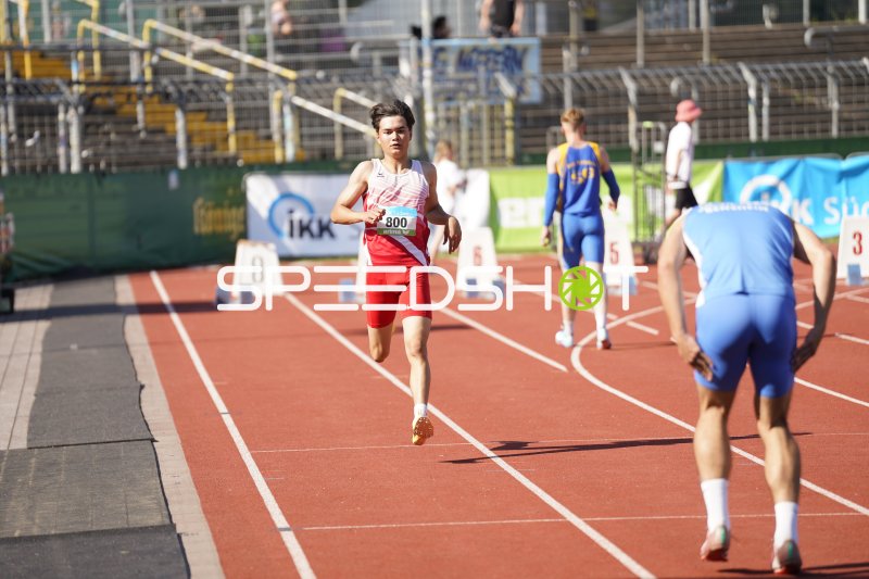 Helm Jascha (800) beim Lauf im Stadion Oberwerth Koblenz
