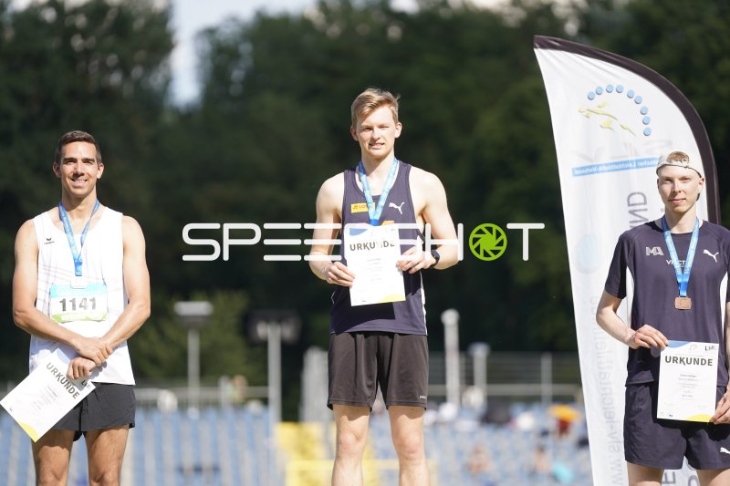 Siegerehrung mit Gaspar Charel (1141) beim Leichtathletik-Meeting in Koblenz