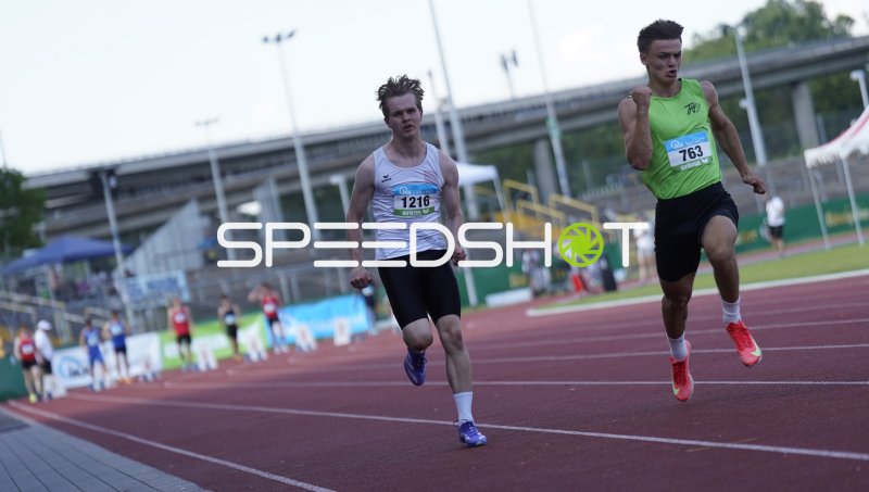Daum Mika (763) und Weinmann Lenn (1216) im Sprintduell in Koblenz