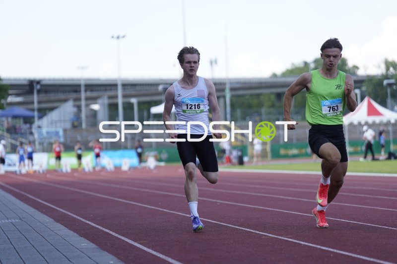 Weinmann Lenn (1216) und Daum Mika (763) im Sprintduell in Koblenz