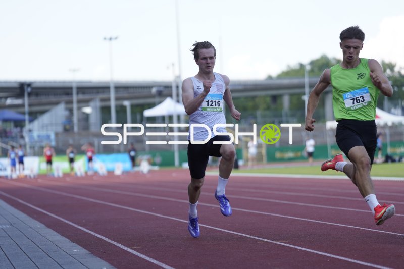 Weinmann Lenn (1216) und Daum Mika (763) im Sprintduell in Koblenz