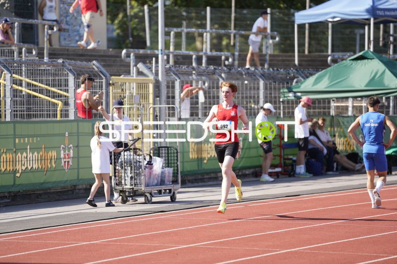 Dördelmann Bruno (692) beim Lauf im Stadion Oberwerth Koblenz