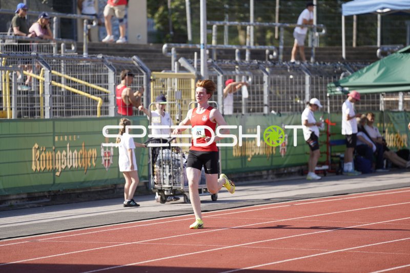 Dördelmann Bruno (692) beim Lauf im Stadion Oberwerth Koblenz