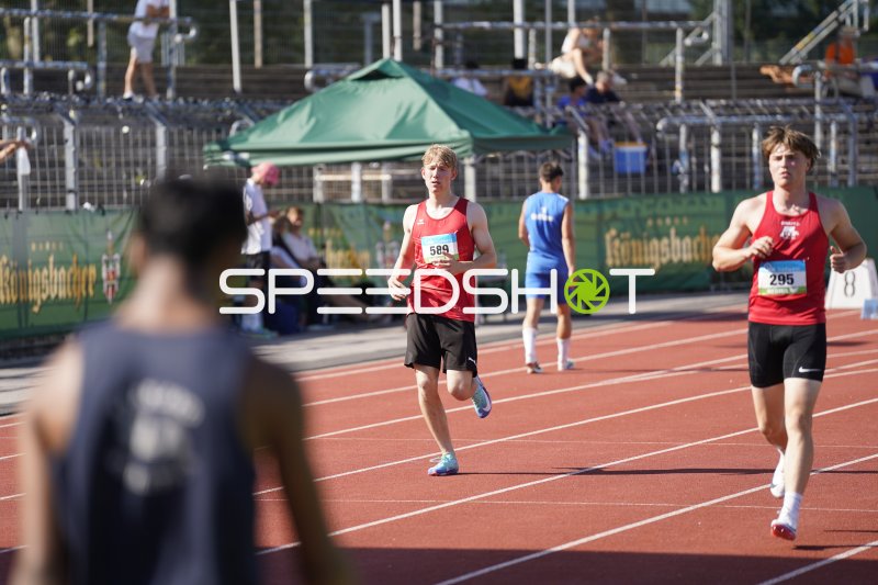 Herbert Julius Christoph (589) und Brückner Julius (295) im Laufwettbewerb im Stadion Oberwerth Koblenz