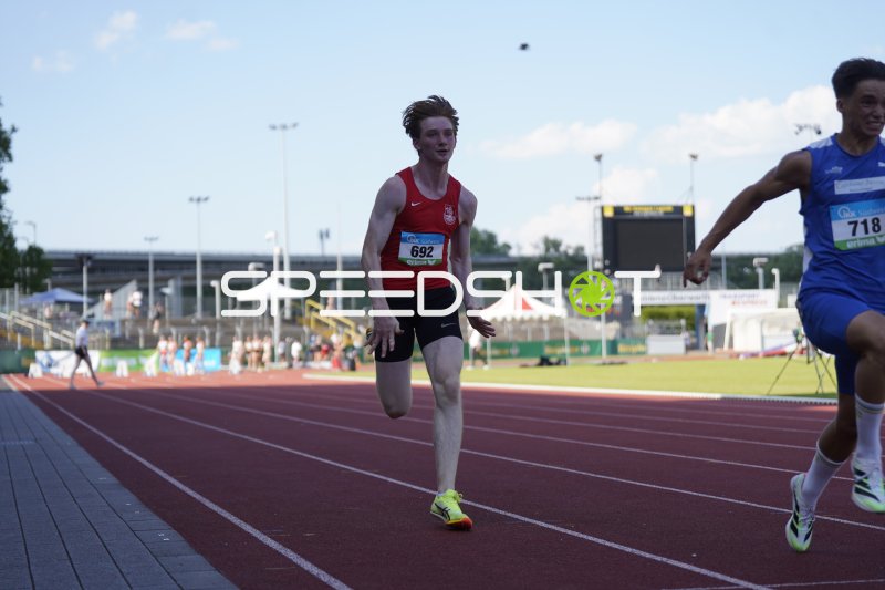 Dördelmann Bruno (692) im Sprint auf der Tartanbahn in Koblenz