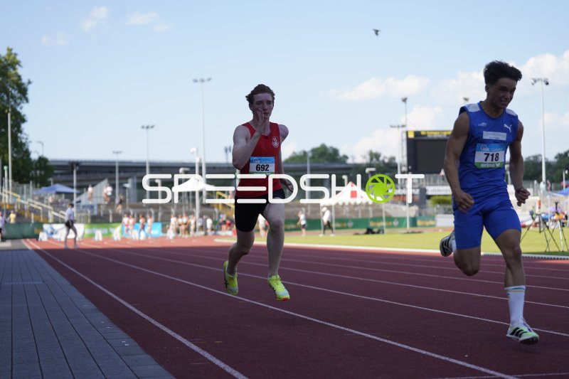 Dördelmann Bruno (692) und Quinkler Lukas (718) im Sprint auf der Tartanbahn in Koblenz