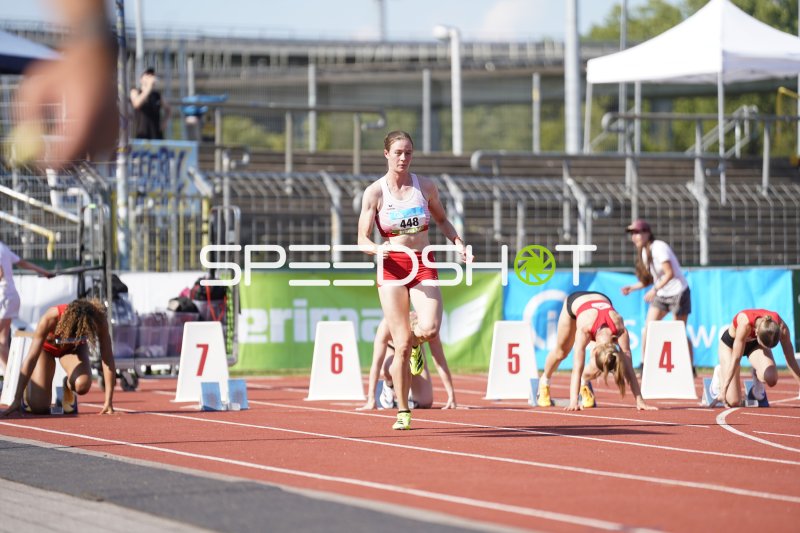 Kauer Miriam (448) beim Start im Stadion Oberwerth Koblenz