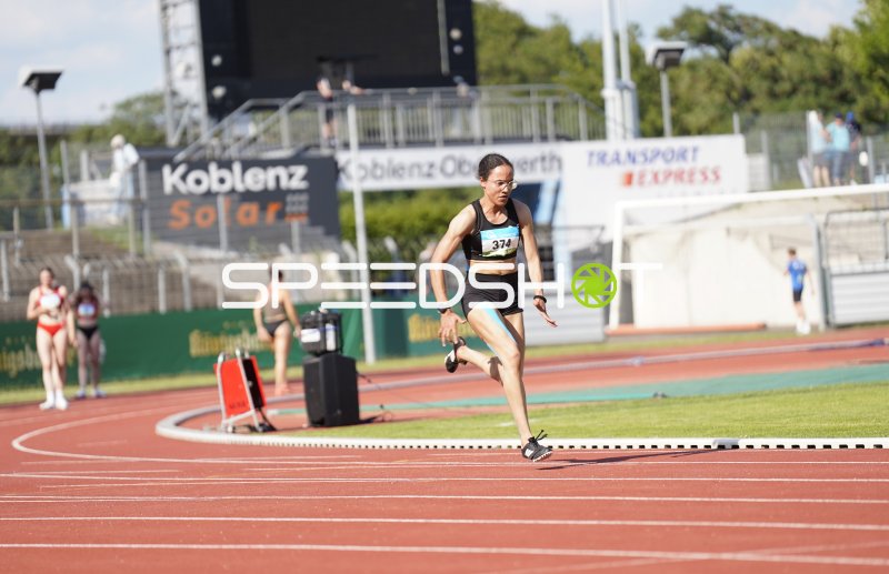 Hemmelmann Naomi (374) beim Sprint im Stadion Oberwerth Koblenz