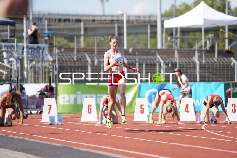 Christian Kiemstedt (48) beim Start eines Laufwettbewerbs im Stadion Oberwerth Koblenz