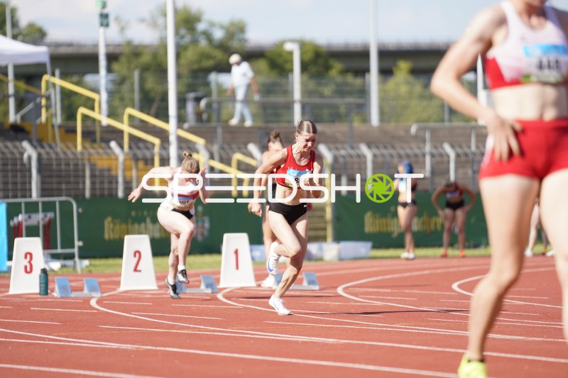 Frey Nicole (86) im Sprint auf der Tartanbahn in Koblenz