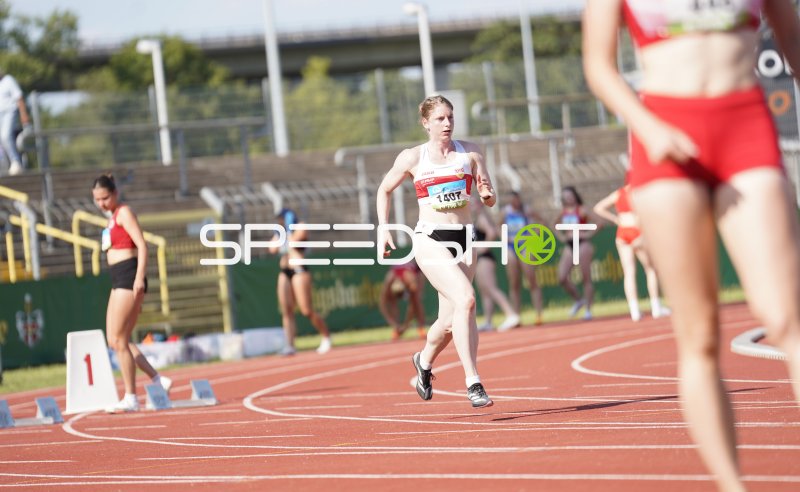 Lisa Nippgen (1407) im Sprint auf der Tartanbahn in Koblenz