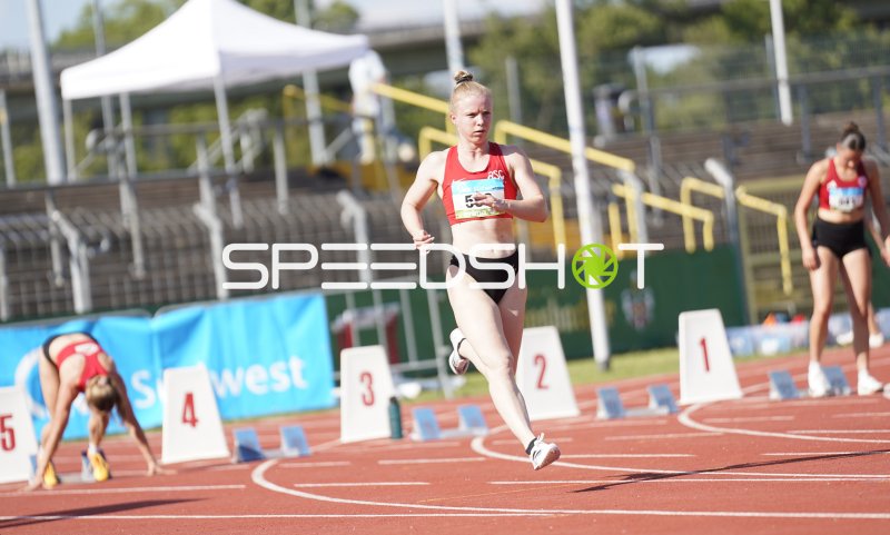 Nadine Mercier (568) im Sprint auf der Tartanbahn in Koblenz