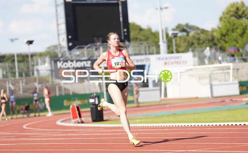 Chetik Isabella Sophie (1030) beim Lauf im Stadion Oberwerth Koblenz