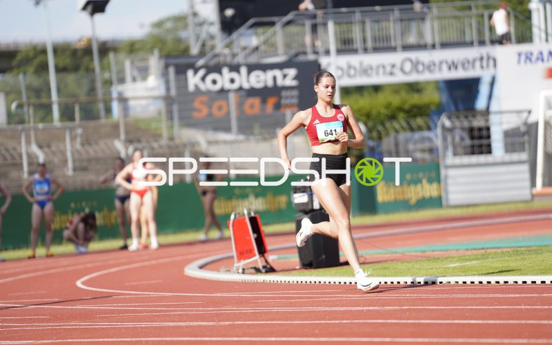 Schwab Sonja (641) beim Laufwettbewerb im Stadion Oberwerth Koblenz