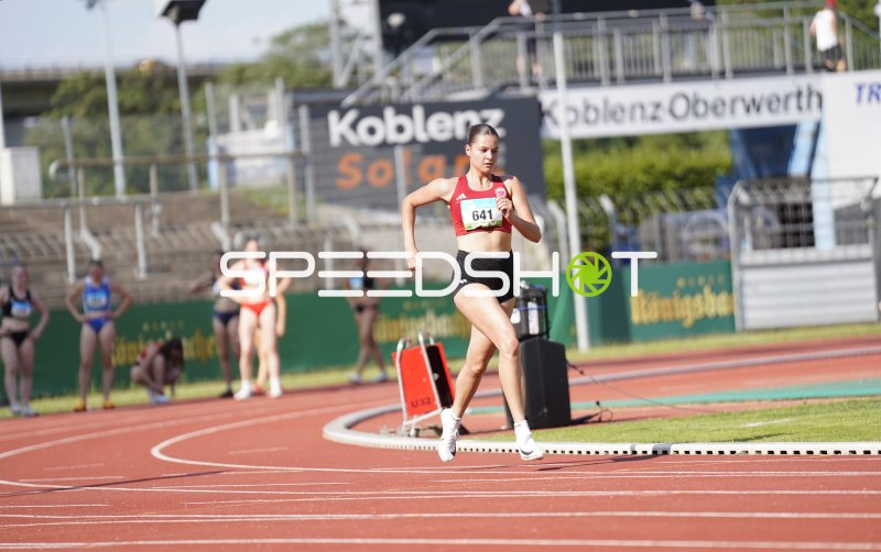 Schwab Sonja (641) beim Lauf im Stadion Oberwerth Koblenz